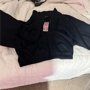 Boohoo black cropped half zip